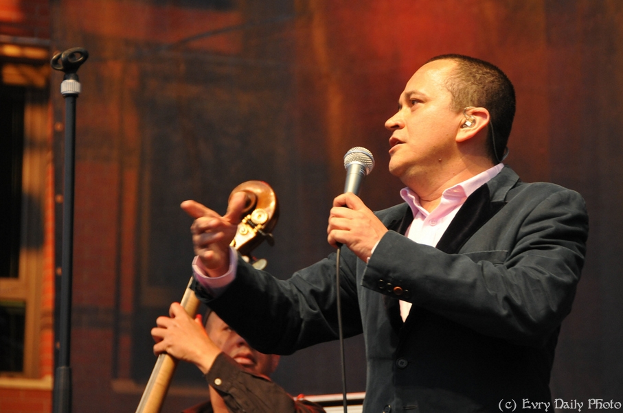 Evry Daily Photo - Fete de la Musique Evry 2010 - Yuri Buenaventura - large - 4734802967.jpg